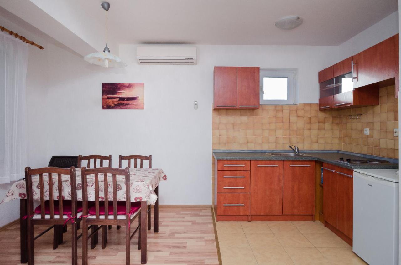 Apartments Blazenka Banjol Exterior foto