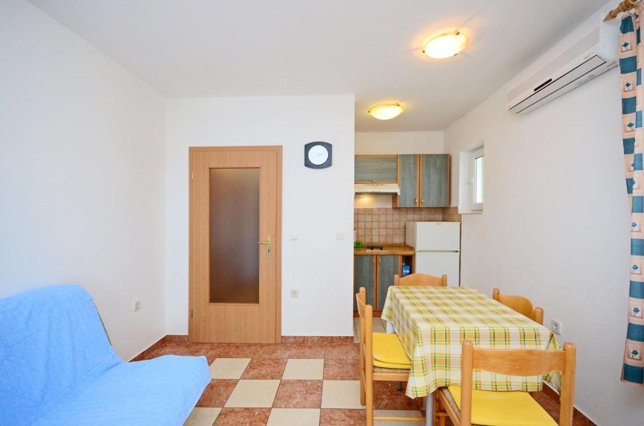 Apartments Blazenka Banjol Exterior foto