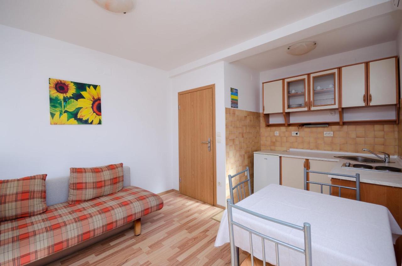 Apartments Blazenka Banjol Exterior foto