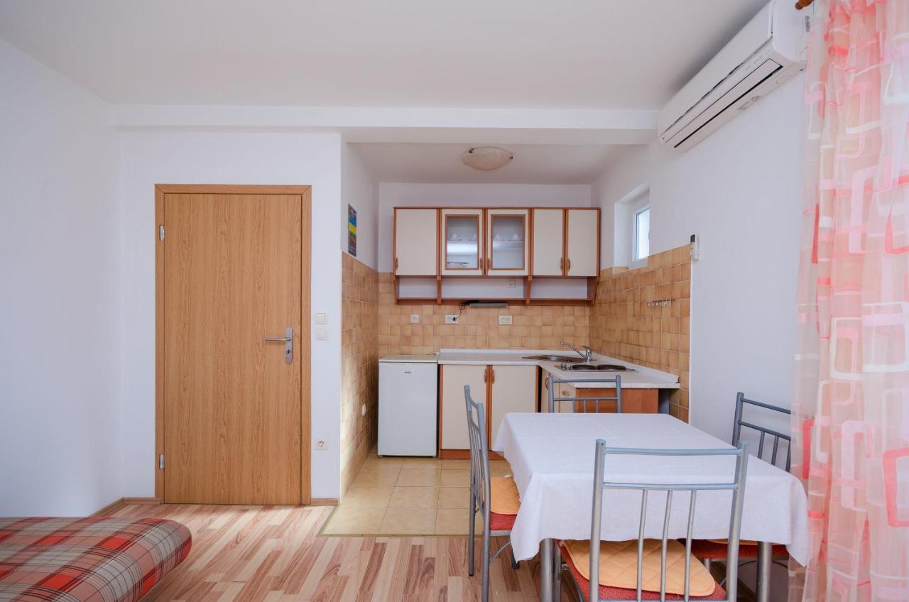 Apartments Blazenka Banjol Exterior foto